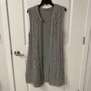 Kate & Mallory Sleeveless Open Front Cable Knit Cardigan/Vest. Gray. Medium